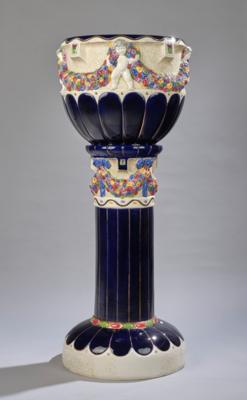 A tall flower stand with jardinière decorated with putti and floral wreaths, Julius Dressler, Porzellan-, Majolika- und Fayencefabrik Biela bei Bodenbach (Béla), after 1910 - Jugendstil and 20th Century Arts and Crafts