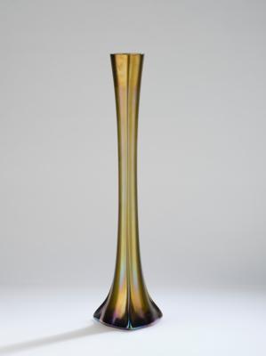 A tall vase, Johann Lötz Witwe, Klostermühle, 1900 - Secese a umění 20. století