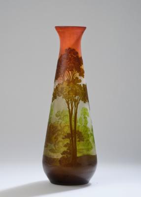 A tall vase with a wooded and lakeside landscape, Emile Gallé, Nancy, 1925-36 - Jugendstil e arte applicata del XX secolo