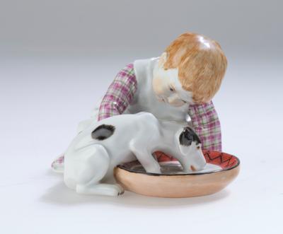 Konrad Hentschel (1872-1907), child with a dog drinking from a bowl, designed in 1905, model number 73369 (old form number W 123), executed by Meissen Porcelain Factory, as of 1934 - Jugendstil and 20th Century Arts and Crafts