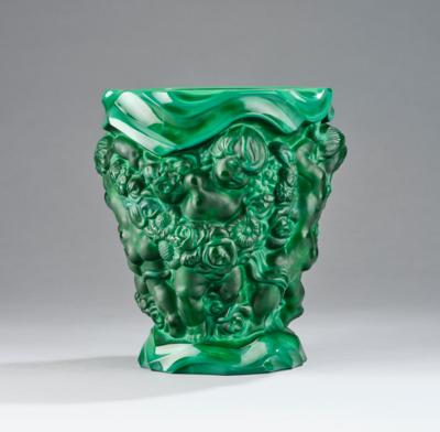 Vase mit Puttireigen, Firma Heinrich Hoffmann, Gablonz oder Firma Curt Schlevogt, Gablonz, um 1910/20 - Jugendstil & Angewandte Kunst des 20. Jahrhunderts