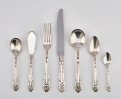 A 67-piece silver-plated cutlery service with leaf and cone motifs, 1847, Rogers Brothers - Jugendstil e arte applicata del XX secolo