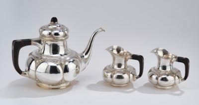 A three-piece silver tea service, Adolf von Mayrhofer, Munich, c. 1912 - Secese a umění 20. století