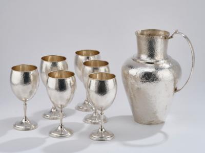 A handled jug with six wine cups made of silver, 20th century - Jugendstil e arte applicata del XX secolo