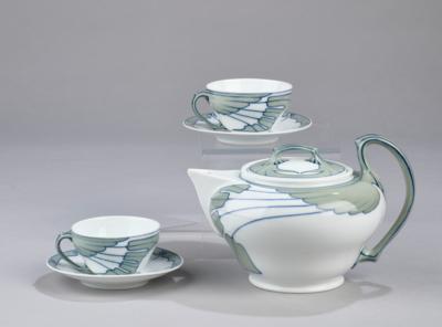 Rudolf Hentschel, a teapot with cover and two cups with saucers, from the ‘wing pattern’ service, model ‘T smooth’, designed in 1900/01, pattern designed in 1901, executed by Staatliche Porzellanmanufaktur Meissen - Jugendstil e arte applicata del XX secolo