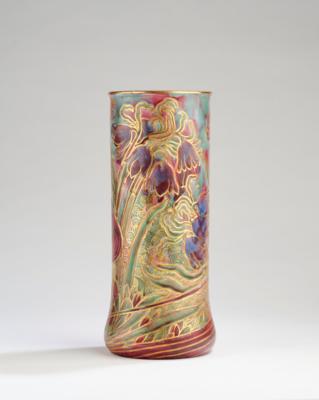Sándor Apáti Abt, Vase mit Blumendekor, Modellnummer: 7193, Firma Zsolnay, Pécs, um 1889/1902 - Jugendstil & Angewandte Kunst des 20. Jahrhunderts