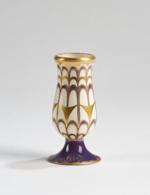 Vase, Entwurf: Karl Klaus, Franz Staudigl bzw. Chales Gallé, Formnummer: 9729, Dekornummer: 9724, Ernst Wahliss, Turn-Wien, 1911/12 - Jugendstil & Angewandte Kunst des 20. Jahrhunderts