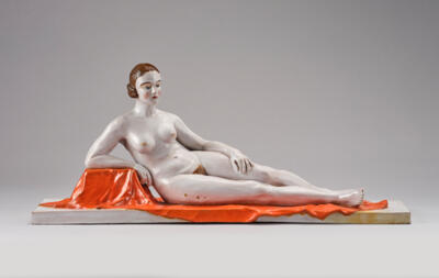 A. Lenz, a large sculpture of a recumbent female nude, 1930 - Secese a umění 20. století