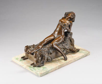 A bronze object: Cleopatra lying on a lion pelt, designed in around 1925 - Secese a umění 20. století