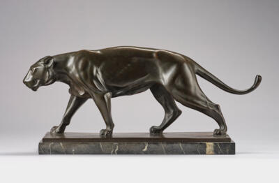 Christian Aeckerlin (Darmstadt 1884-1943 Stuttgart), a striding lioness, Düsseldorf Bronzegießerei, c. 1930 - Jugendstil e arte applicata del XX secolo