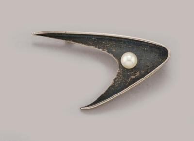 Ed Wiener (USA, 1918-1991), a sterling silver brooch with a pearl, c. 1955 - Jugendstil and 20th Century Arts and Crafts