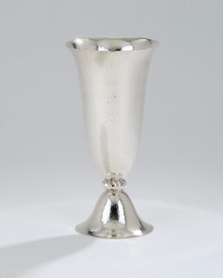 Fußvase (Pokal) aus Silber, Firma Alexander Sturm, Wien, ab Mai 1922 - Jugendstil & Angewandte Kunst des 20. Jahrhunderts