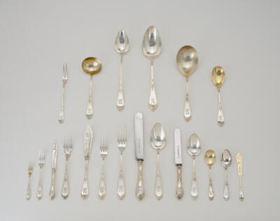 A large silver cutlery set for six persons (92 sections), model “Bremer Lilie”, model number 3261, Koch & Bergfeld, Bremen, c. 1900/20 - Jugendstil e arte applicata del XX secolo