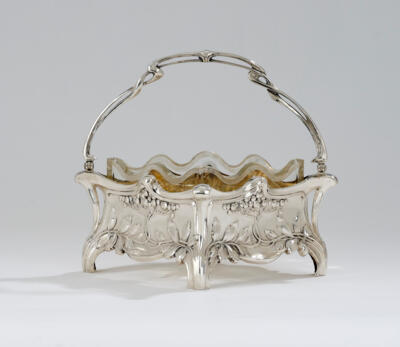 A handled silver basket with fruit and branches, with original glass liner, Koch & Bergfeld, Bremen, c. 1900/10 - Jugendstil e arte applicata del XX secolo