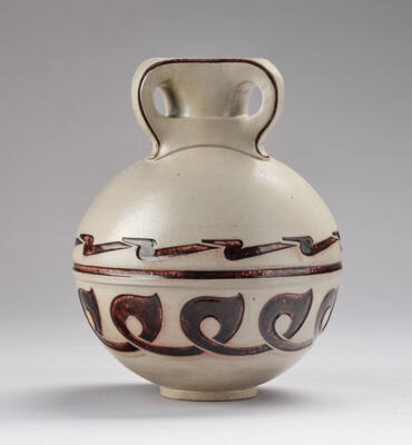 Henry van de Velde, Vase mit drei Henkeln, Modellnummer: 2055, Steinzeugfabrik und Kunsttöpferei Reinhold Hanke, Höhr, um 1903 - Jugendstil & Angewandte Kunst des 20. Jahrhunderts