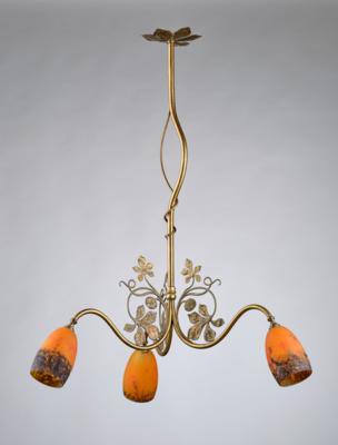 A tall brass lamp with chestnut leaves and French lampshades, c. 1925/30 - Jugendstil e arte applicata del XX secolo