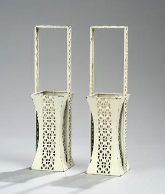 Josef Hoffmann, a pair of flower baskets (original title “Blumenkörbchen”), model number M 1174 “gadrooned flowers”, Wiener Werkstätte, 1910 - Secese a umění 20. století