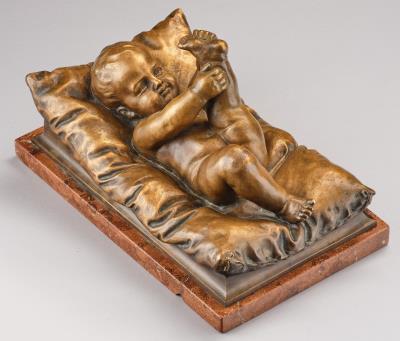 Robert Ockelmann (Germany, 1849-1915), a bronze object: baby on a cushion, Germany, c. 1900 - Secese a umění 20. století