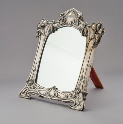A silver standing mirror with floral motifs, Eduard Friedmann, Vienna, by May 1922 - Jugendstil e arte applicata del XX secolo