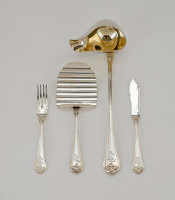 A silver service: 24-piece fish cutlery set, asparagus servers and a punch ladle, Heinrich Mau, Royal Court Jeweller, Dresden - Jugendstil e arte applicata del XX secolo
