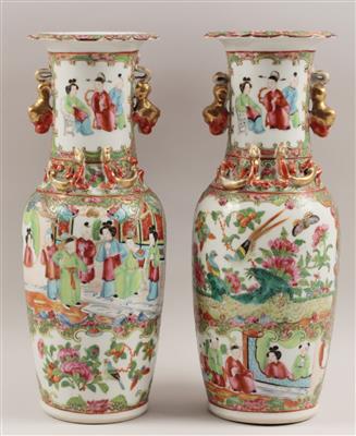 1 Paar Famille Rose-Vasen, - Antiquitäten