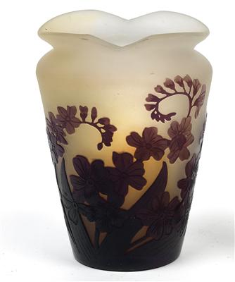 Kleine Vase mit Blumenzweigen, - Antiques