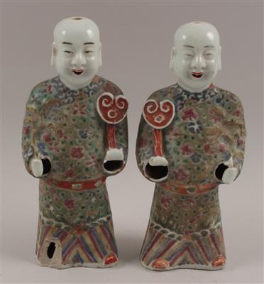 1 Paar Famille rose-Räucherstäbchenhalter in Form von Figuren, - Antiquitäten