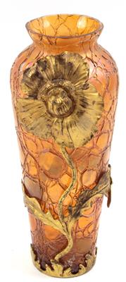 Vase in vergoldeter Metallfassung, - Antiquariato