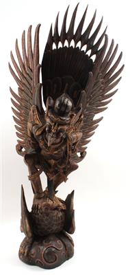 Bali, Indonesien: Dekorative Holz-Skulptur, den GötterVogel Garuda darstellend. - Antiquariato