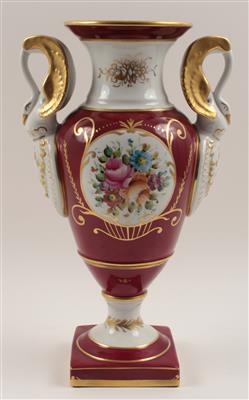 Henkelvase mit Sockel, - Antiques