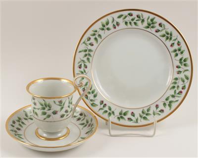 Kaffeetasse mit Untertasse und Dessertteller, - Antiques