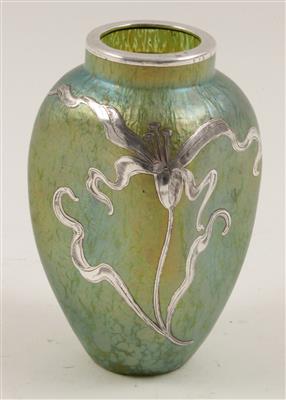 Kleine Vase mit galvanischer Silberauflage, - Antiquitäten