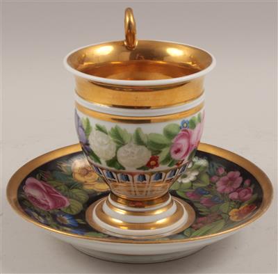 Tasse mit Untertasse, - Antiques