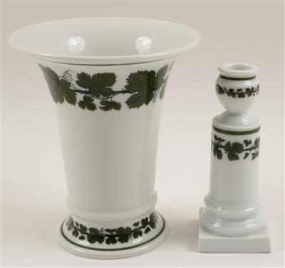 Vase und Kerzenhalter, - Antiquitäten