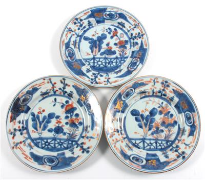 3 Imari-Teller, - Antiques