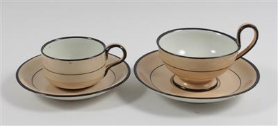 1 Kaffee-, 1 Teetasse mit Untertasse, - Antiquariato