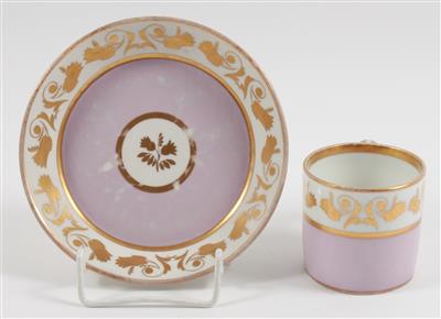 Tasse und Untertasse mit Golddekoren, - Antiquariato