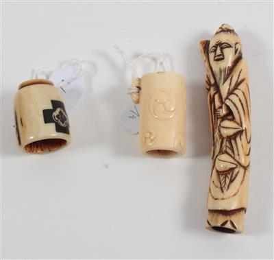 Zwei Netsukes, 1 Ascher-Netsuke, - Antiques