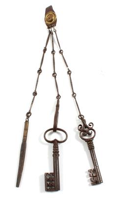 Zwei Schlüssel und kleiner Wetzstein mit Anhängervorrichtung - Starožitnosti