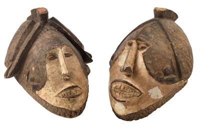Konvolut (2 Stücke): Ibo (oder Igbo), Nigeria: Zwei kleine Ibo-Masken in ähnlichem Stil. - Antiques