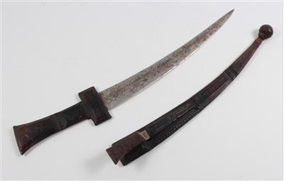 Tuareg, Nordafrika, Süd-Algerien, Süd-Marokko, Mali: Ein Kurzschwert mit Bei-Messer, in Leder gefasst. - Starožitnosti