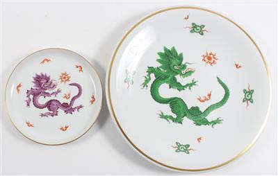 Platte mit grünem und lila Ming-Drachen, - Antiquitäten