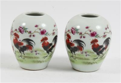 1 Paar kleine Vasen, - Antiques