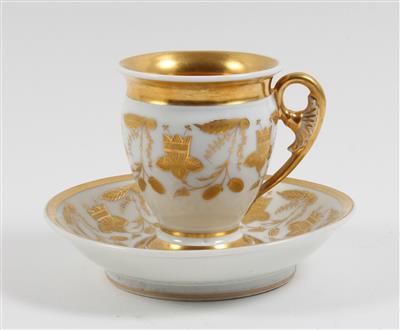 Gold-Dessin-Tasse mit Untertasse, - Starožitnosti