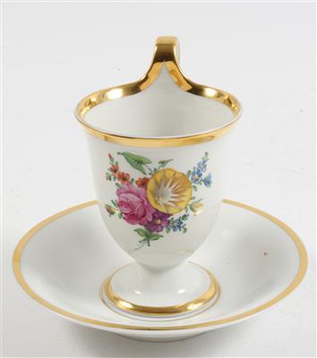 Tasse mit Untertasse, - Antiques