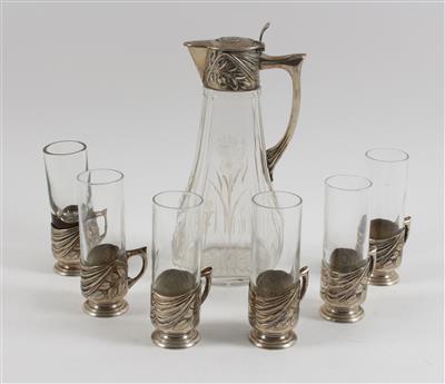 Kleine Likörkaraffe mit sechs Gläsern, - Antiques