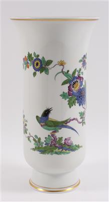 Vase mit indianischen Blütenzweigen und sitzendem Vogel, - Starožitnosti
