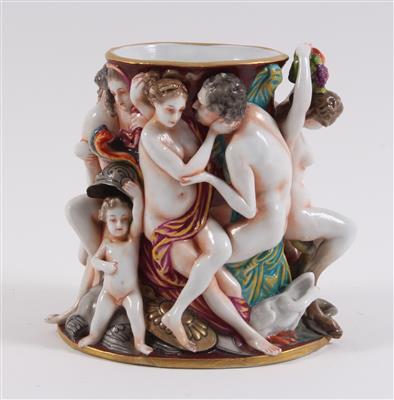 Vase mit plastischem figuralen Dekor, - Antiquitäten