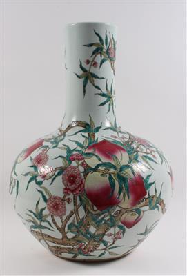 Famille rose 'Nine Peaches' Vase - Antiques
