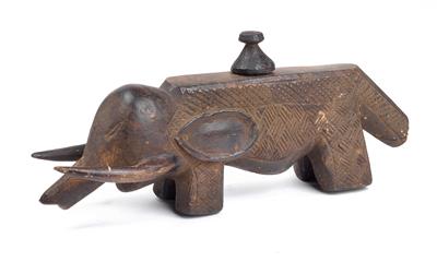 Kuba (oder Bakuba), DR Kongo: Ein Reibe-Orakel 'Itoom', in Form eines Elefanten. - Antiques